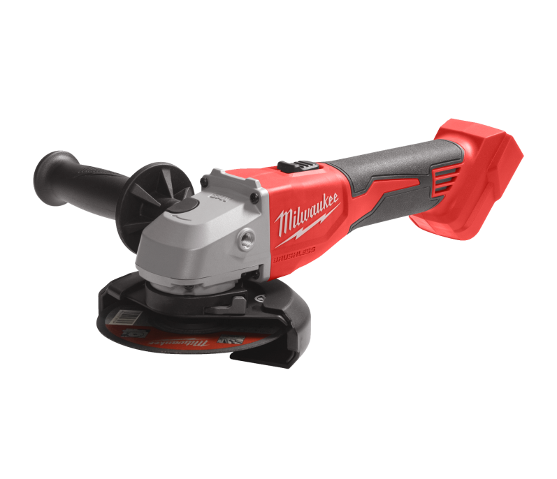 Milwaukee M12 FUEL Akku-Schrauber auf rotem Hintergrund mit Produktdetails.