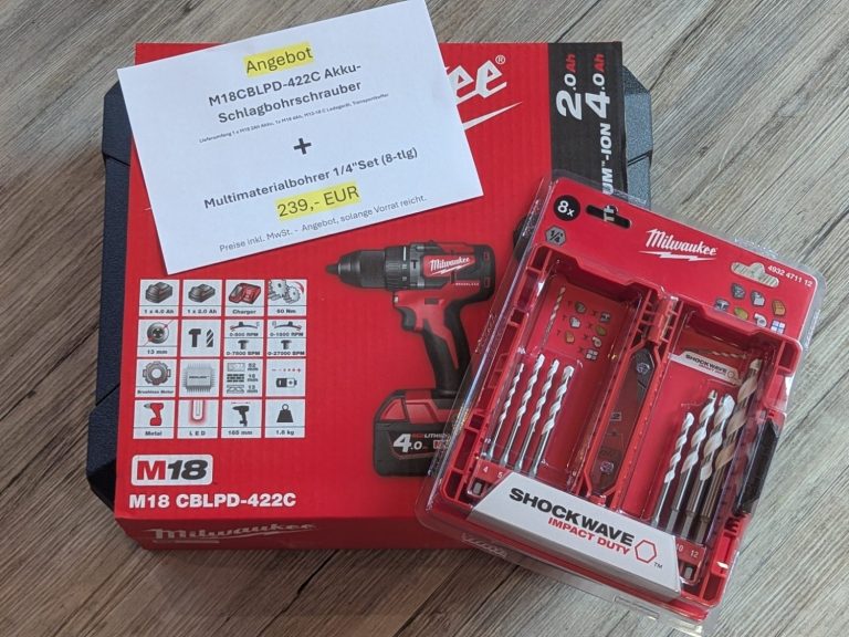 M18 Akku-Schrauber Rot verpacktes Milwaukee M18 Akku-Schraubgerät mit Zubehör und zwei Akkus.